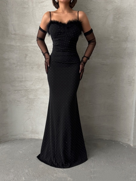 Rochie eleganta lunga accesorizata cu strasuri si puf
