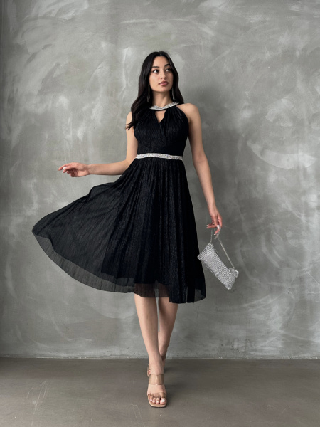 Rochie eleganta midi accesorizata cu strasuri