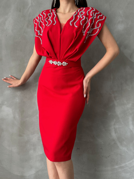 Rochie eleganta midi accesorizata cu strasuri