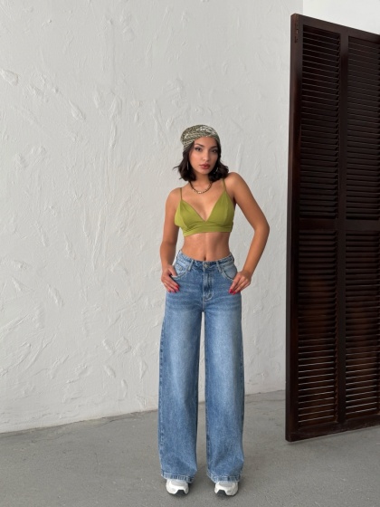 Blugi evazati cu rupturi si aplicatii din strasuri la spate - Img 6