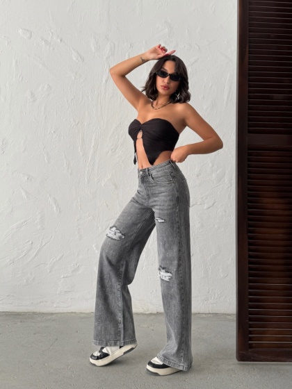 Blugi evazati cu rupturi si aplicatii din strasuri - Img 7