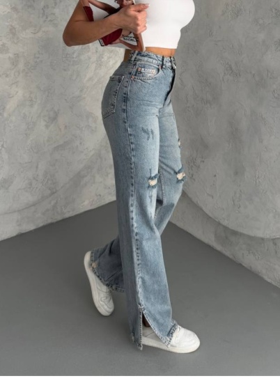 Blugi evazati desfacuti pe lateral