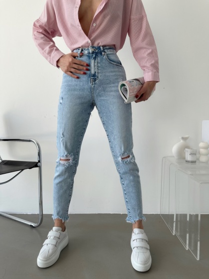 Blugi mom fit cu rupturi