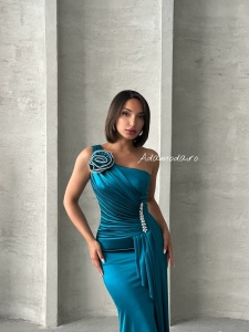 Rochie eleganta lunga din satin cu accesoriu pampon - Img 1