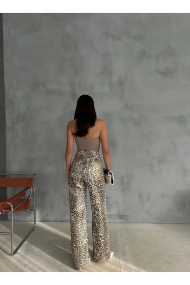 Blugi evazati animal print - Img 3