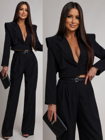 Costum cu pantalon evazat si sacou scurt