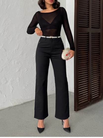 Pantaloni evazati cu accesoriu curea