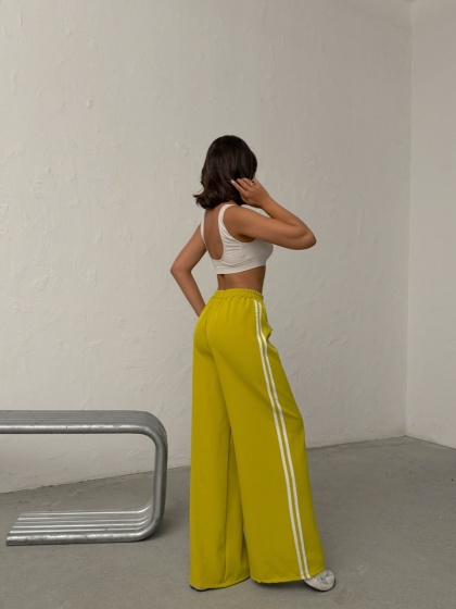 Pantaloni evazati cu detaliu dungi - Img 4