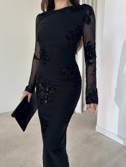 Rochie eleganta lunga din tull accesorizata cu paiete