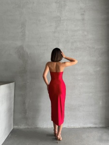 Rochie eleganta stransa pe corp cu accesoriu lant - Img 2