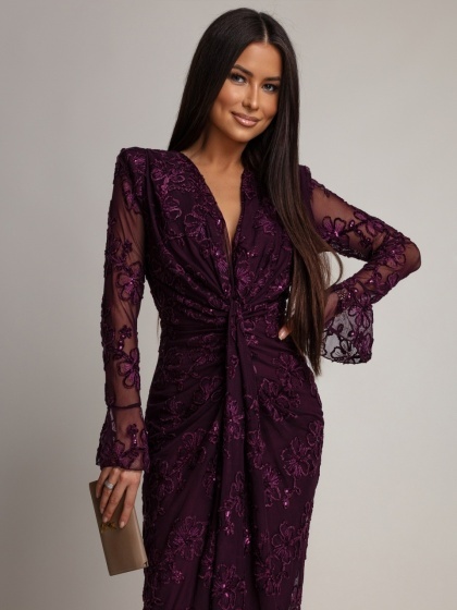 Rochie lungă din tull, cu broderie florală, paiete strălucitoare și mâneci evazate tip clopot