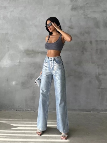 Blugi evazati cu aspect lucios - Img 3