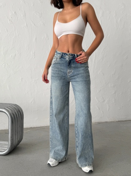 Blugi evazati cu rupturi si aplicatii din strasuri la spate - Img 7