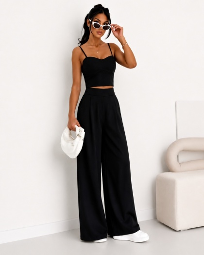 Costum cu pantalon evazat si top