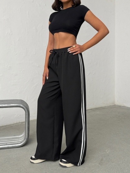 Pantaloni evazati cu detaliu dungi - Img 4