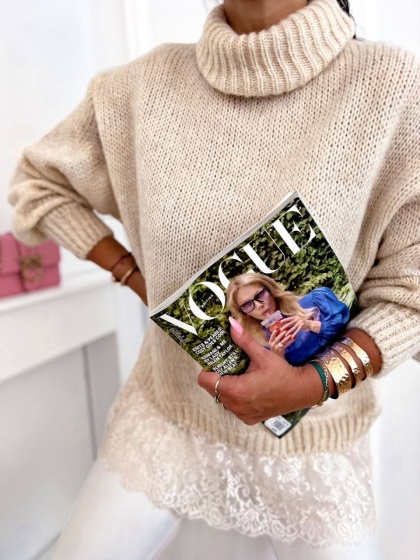 Pulover elegant din tricot cu dantelă la tiv