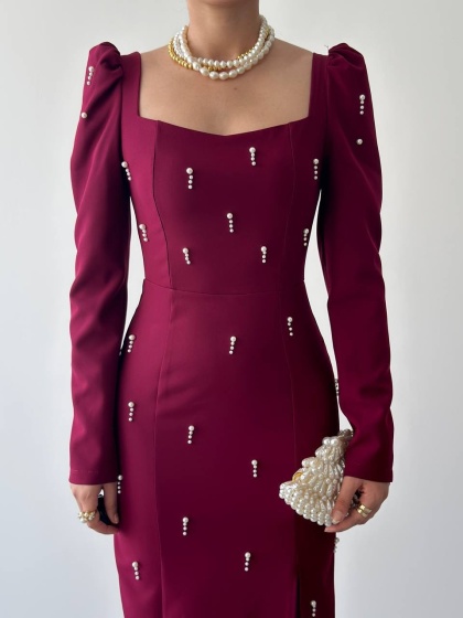 Rochie eleganta lunga accesorizata cu perlute