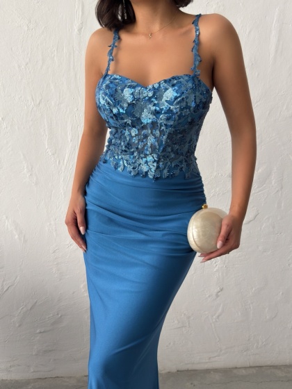 Rochie eleganta lunga cu broderie florală și paiete