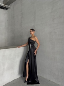 Rochie eleganta lunga din satin cu accesoriu pampon - Img 9