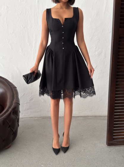 Rochie scurtă cu garnitura din dantela si accesorizata cu nasturi - Img 3