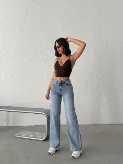 Blugi evazati cu rupturi si aplicatii din strasuri la spate - Img 4