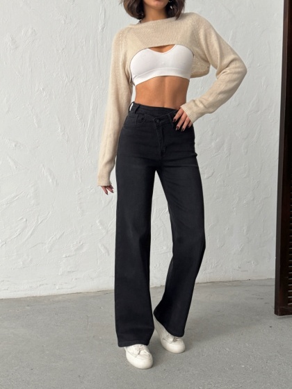 Blugi evazati elastici cu talie asimetrica