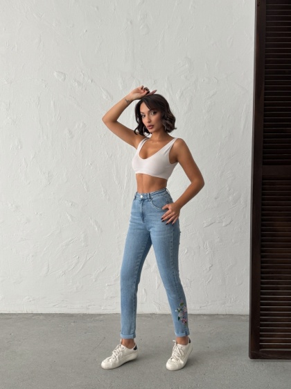 Blugi mom fit cu broderie florală - Img 7