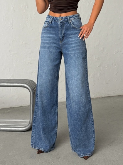 Blugi simpli cu croi larg