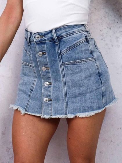 Fusta tip pantalon de blugi elastica accesorizata cu nasturi