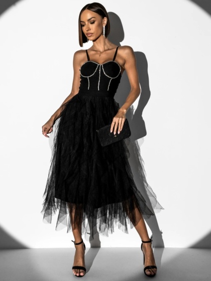 Rochie eleganta din tul accesorizata cu strasuri