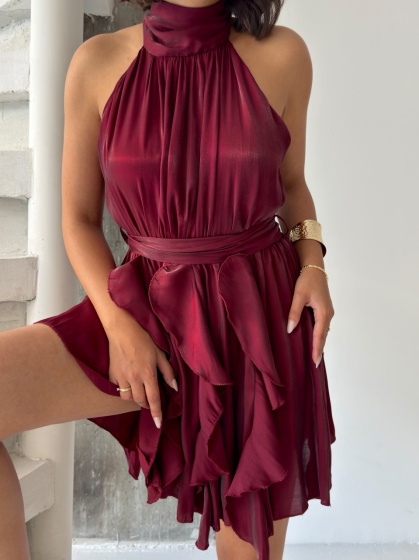 Rochie scurtă elegantă din satin cu falduri