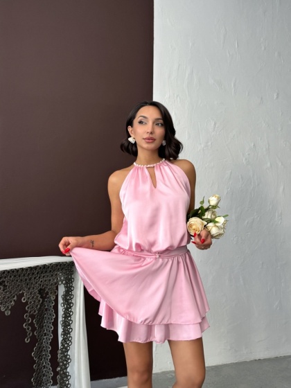 Rochie scurtă elegantă din satin cu volane accesorizata cu perlute - Img 3