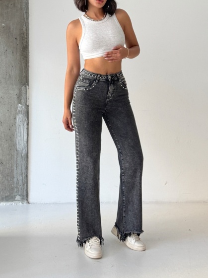 Blugi evazati elastici accesorizati cu tinte