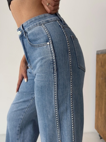 Blugi wide leg elastici cu detalii strasuri