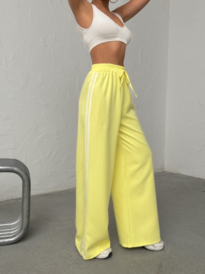 Pantaloni evazati cu detaliu dungi - Img 4