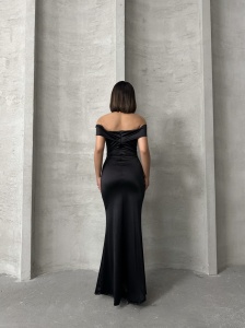 Rochie eleganta lunga din satin cu umeri goi si crapata pe picior - Img 4