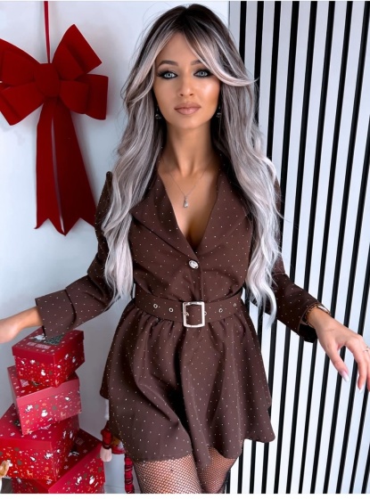 Salopeta scurta stil rochie accesorizata cu strasuri