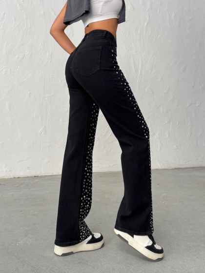 Blugi evazati accesorizati cu pietre decorative - Img 6