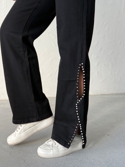 Blugi evazati elastici accesorizati cu perlute - Img 6