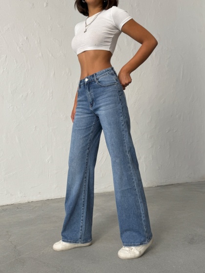 Blugi evazati elastici cu rupturi la spate si strasuri - Img 2