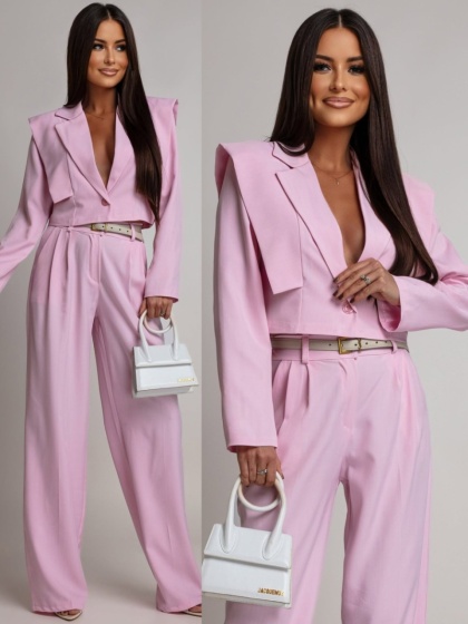 Costum cu pantalon evazat si sacou scurt