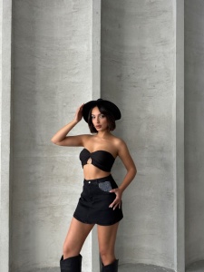 Fusta pantalon de blugi elastica accesorizata cu strasuri la buzunare - Img 4