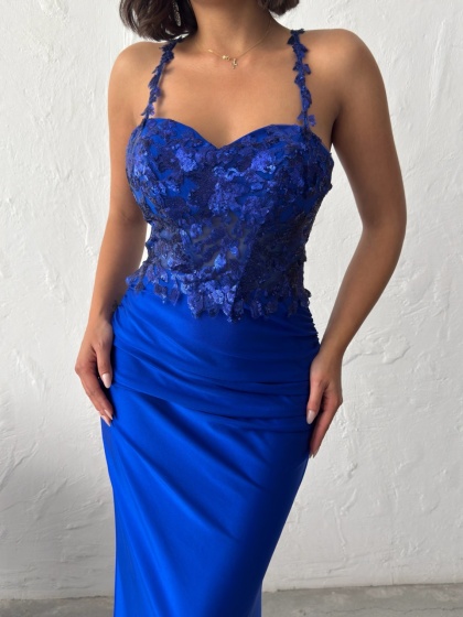 Rochie eleganta lunga cu broderie florală și paiete