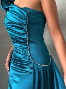 Rochie eleganta lunga din satin cu accesoriu pampon - Img 5