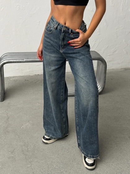 Blugi evazati cu rupturi la spate - Img 2