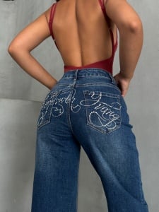Blugi evazati elastici decorati cu strasuri pe posterior - Img 2
