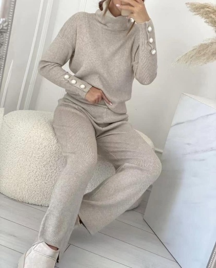 Compleu din tricot cu pantaloni evazati