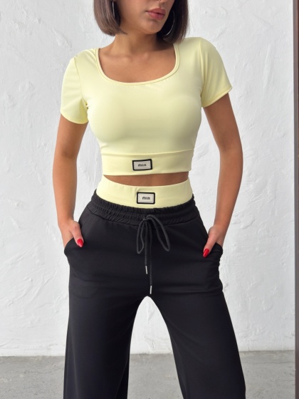 Compleu sport cu bluza scurta