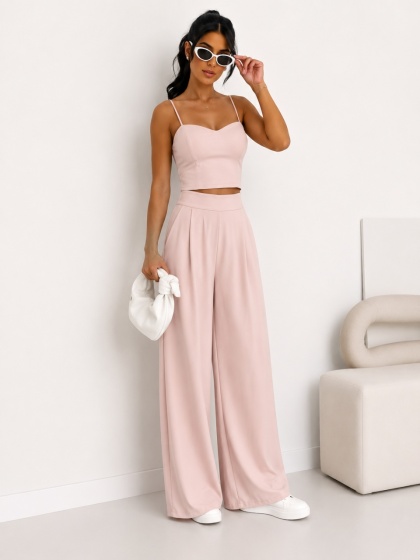 Costum cu pantalon evazat si top