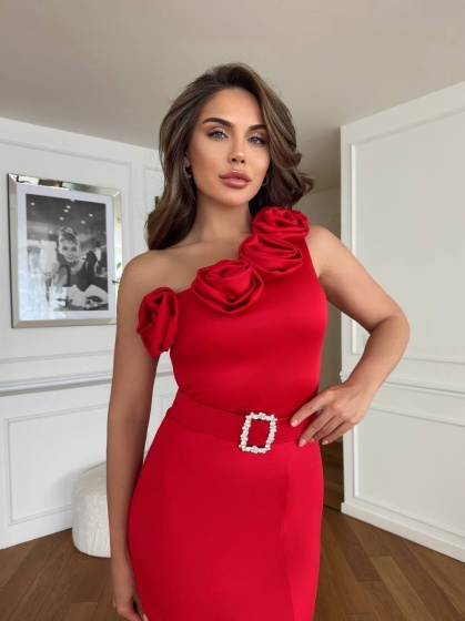 Rochie eleganta cu detalii florale si accesoriu curea